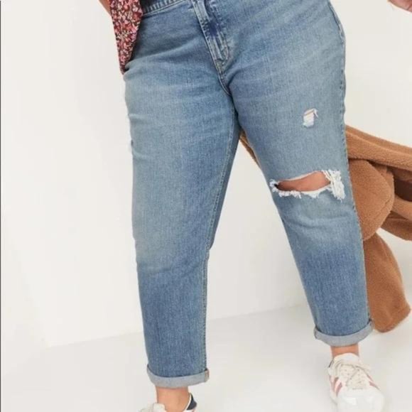 Old Navy Mid-Rise Boyfriend Straight Ripped Jeans for Women - Picture 4 of 8